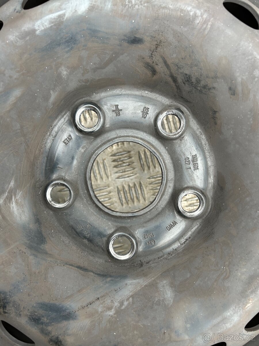 Plechová kola R15 spolu s letními pneu 195/65 R15 - 2