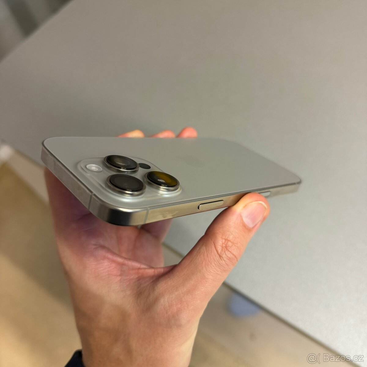 iPhone 16 Pro 256GB natural titan, pěkný stav, rok záruka - 2