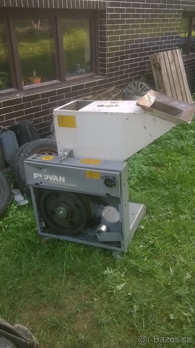 granulátory Piovan - 2