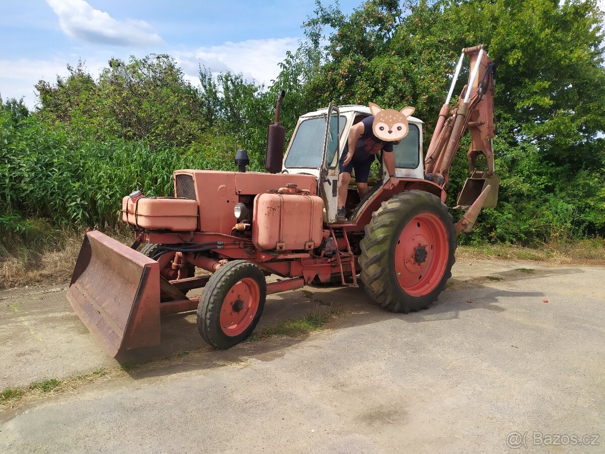 Traktor bagr Bělorus - 2