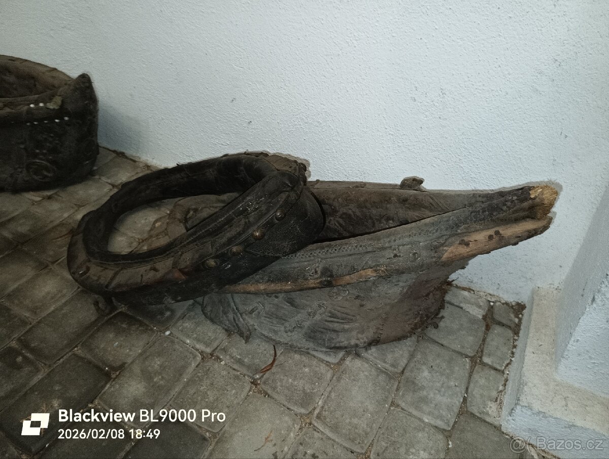 Prodám staré koňské chomouty – 4 ks. - 2