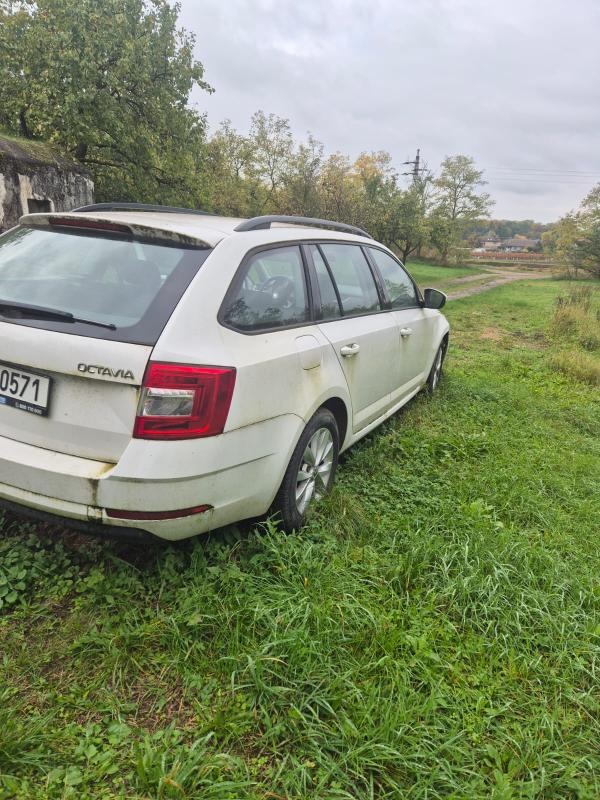 Osobní automobil škoda Octavia Combi - 2