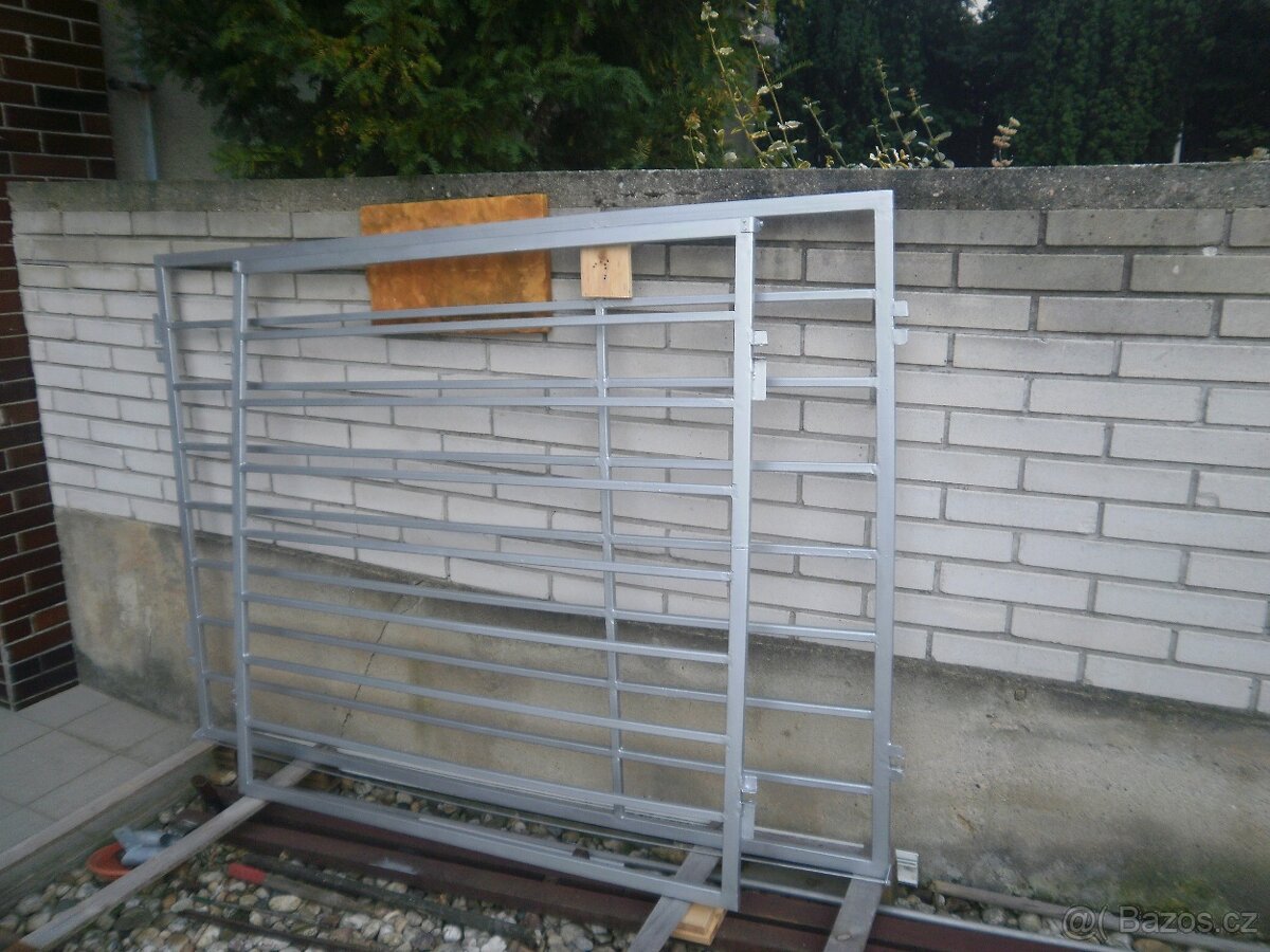 Kachličky a okenní mříže - 2