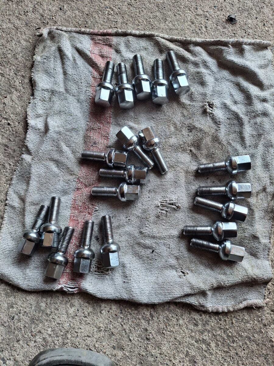 Kolove srouby chromovane 12x1,5 mm - 2