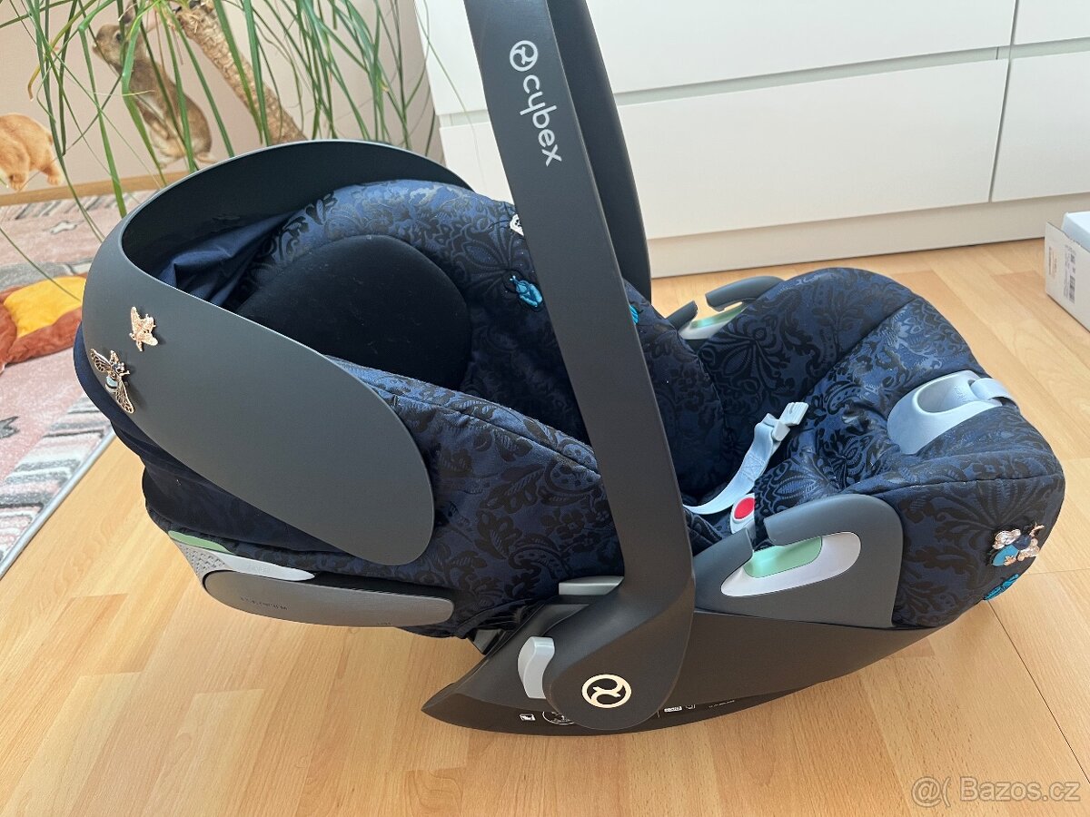 Prodám autosedačku Cybex s isofixem plus 2 vložky - 2