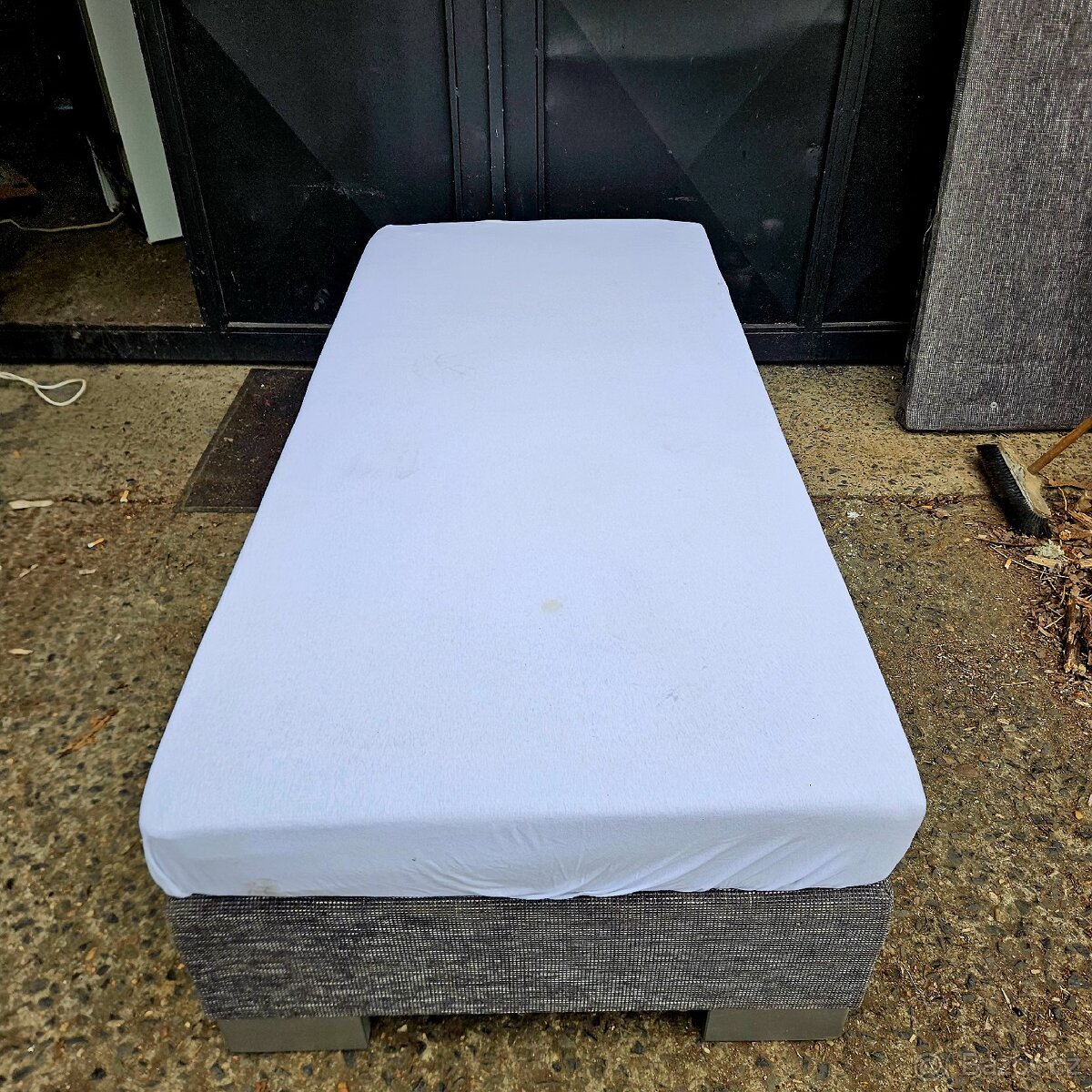 Postel Boxspring 90×200 cm – 2 ks, pěkný stav - 2