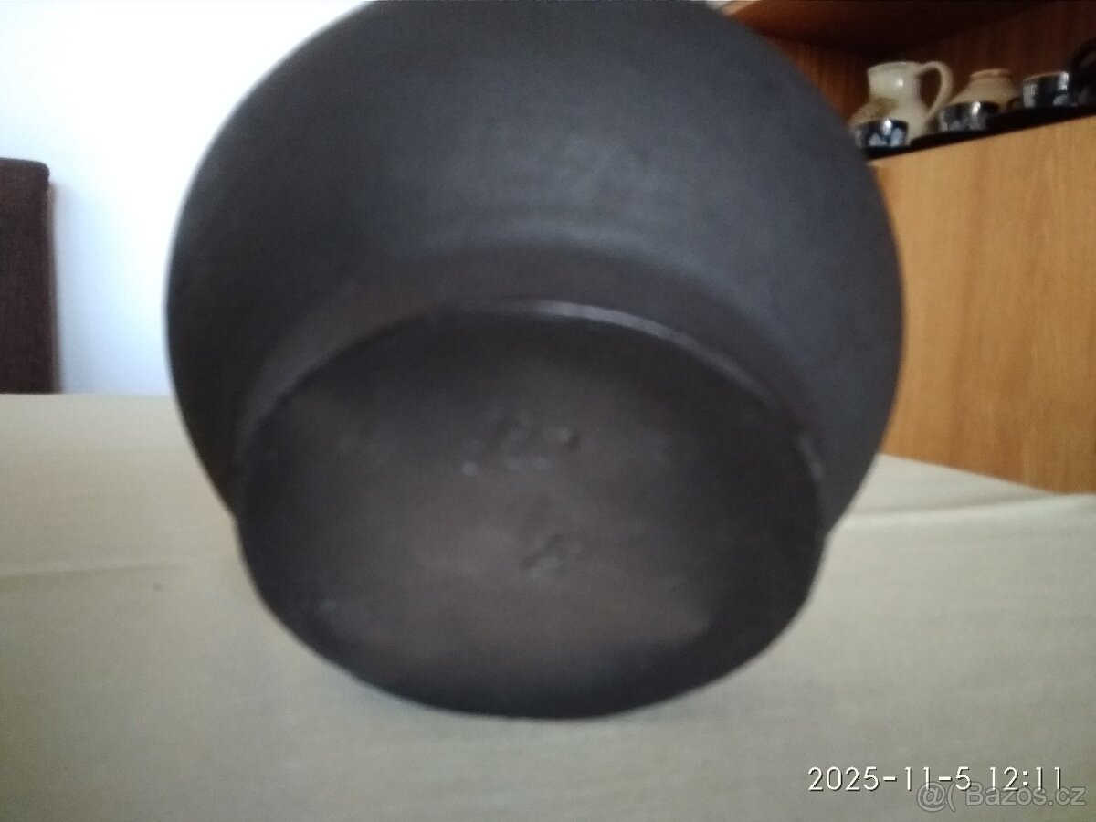 Černá keramická váza - 2