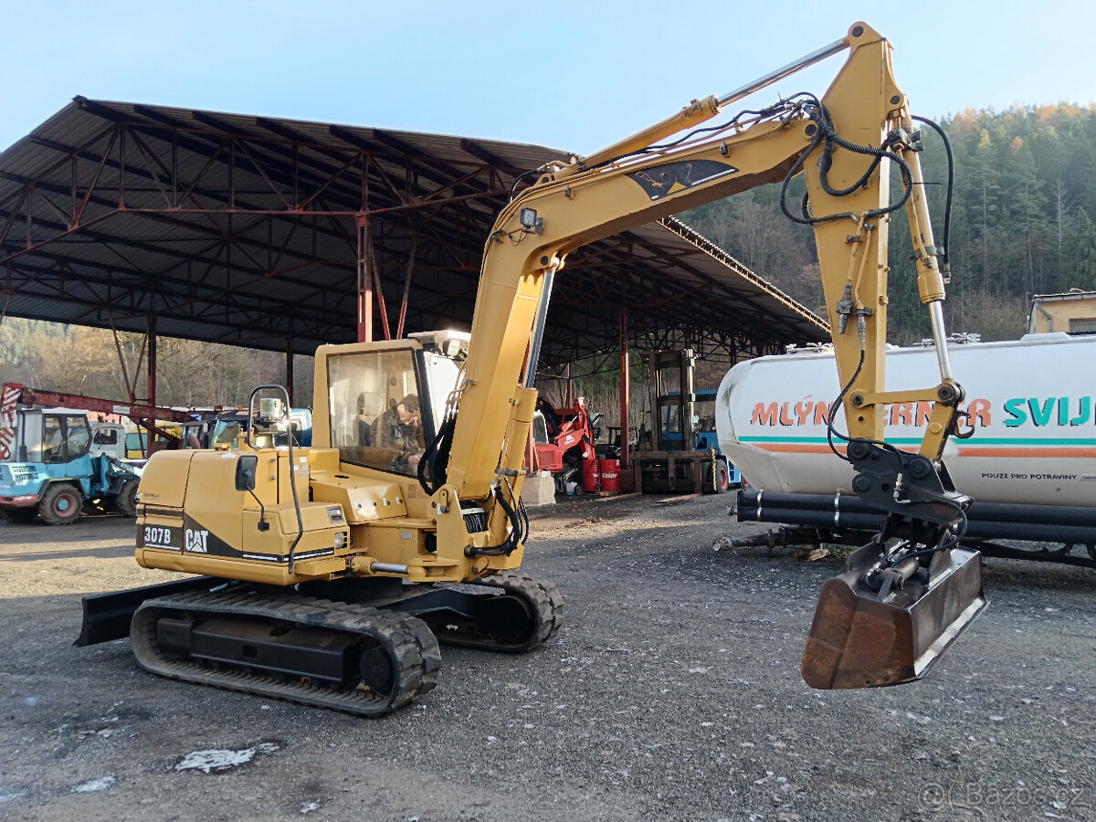 Pásový Bagr CAT 307 B - - 2