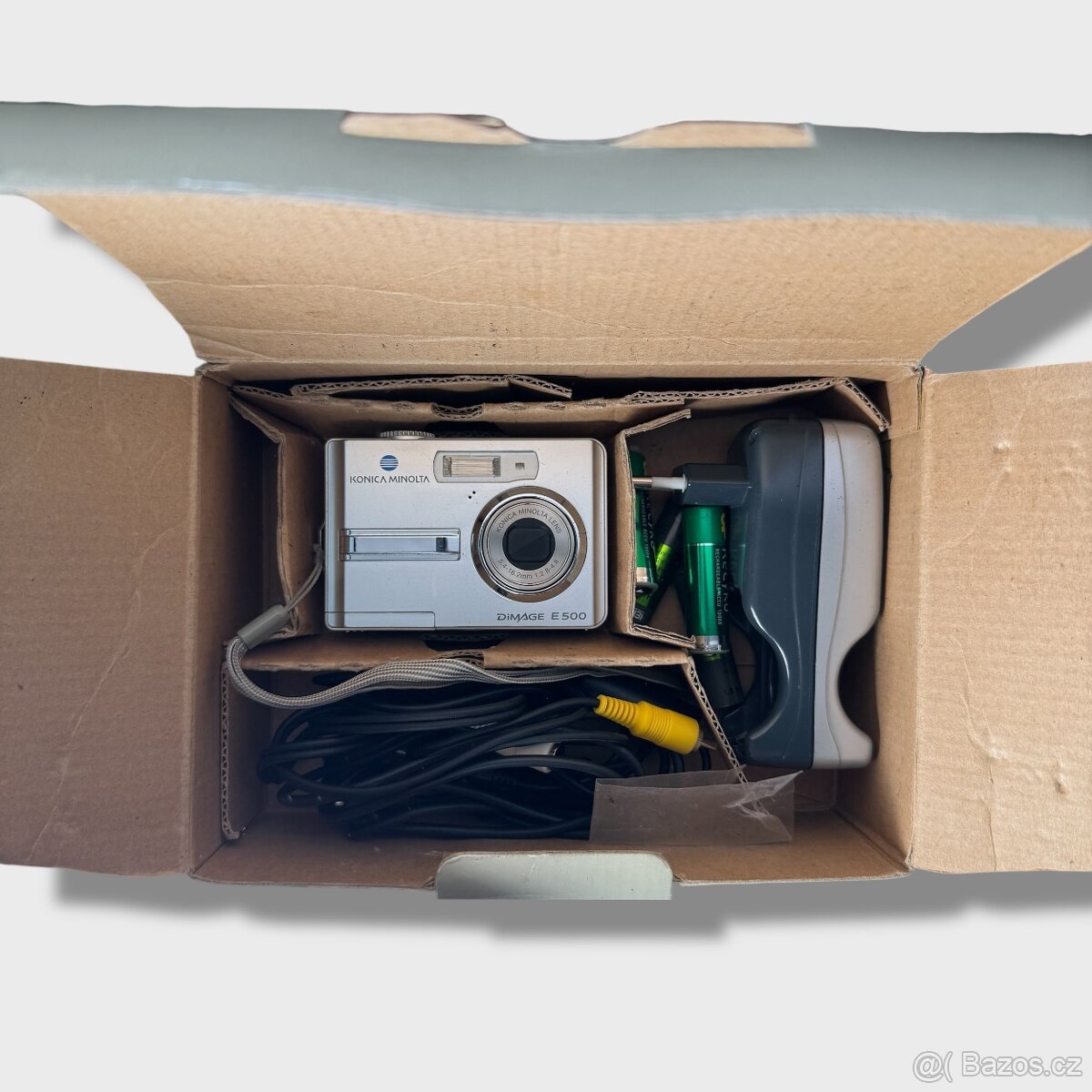 KONICA MINOLTA DiMAGE E500 - 2