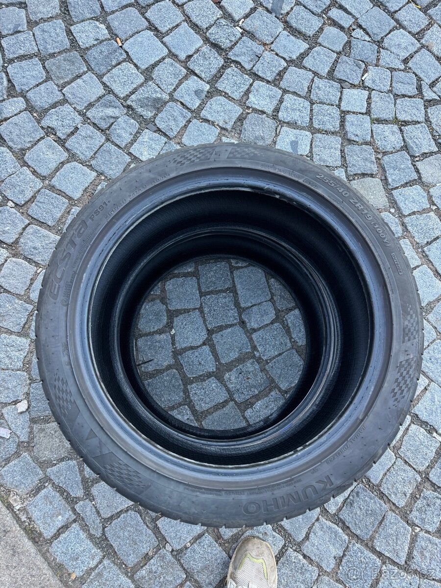 Pneu r19 255/40 - 2