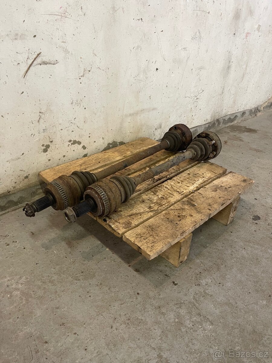 BMW e90 320d poloosy m47 manuál - 2