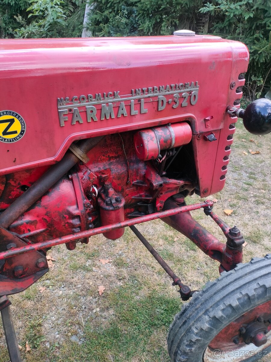 traktor MC CORMICK - 2