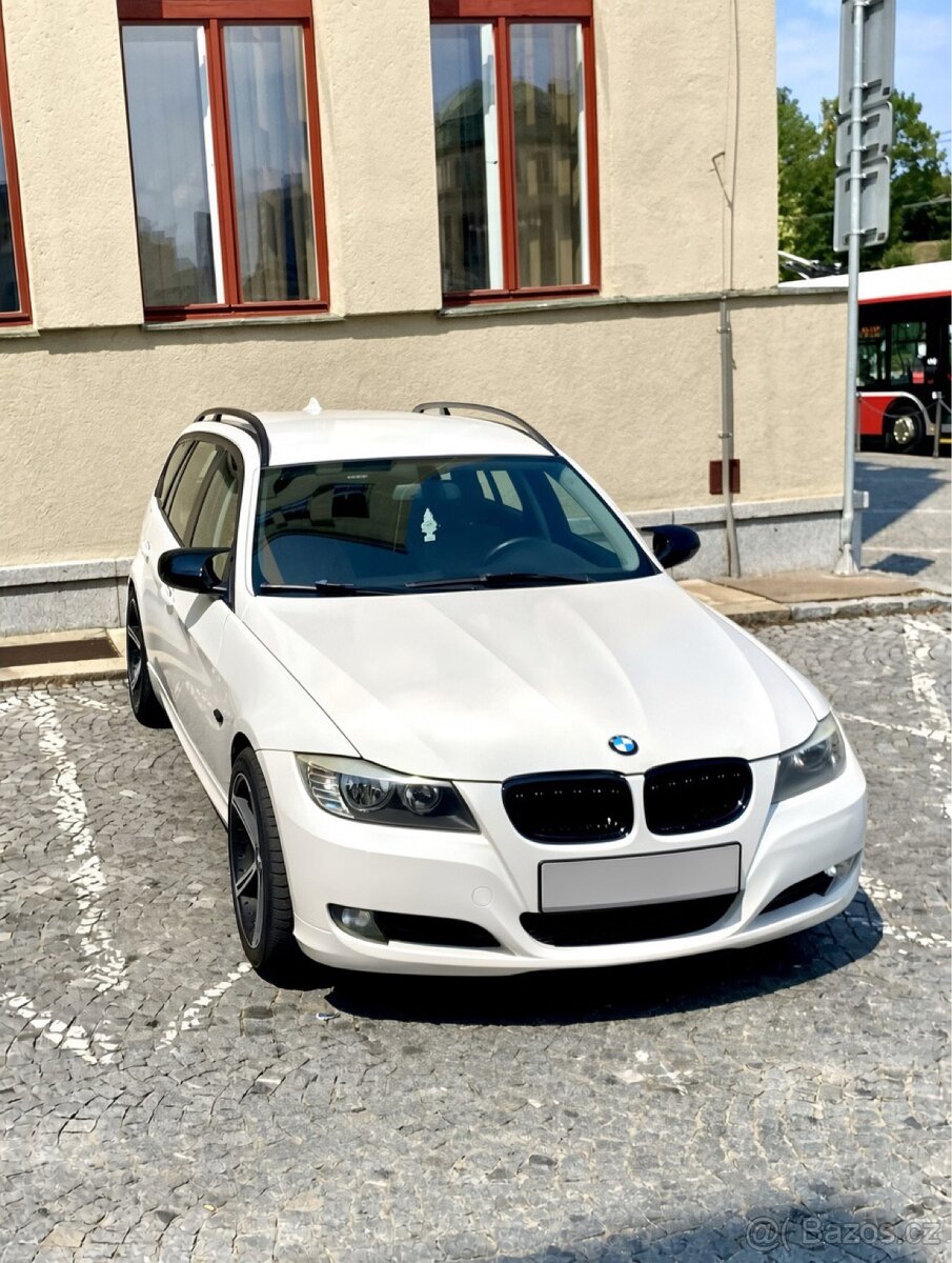 Kryty zrcátek BMW E90/E91 facelift – černý lesk (M-Style) - 2