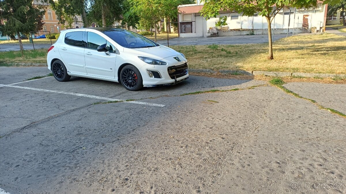 Peugeot 308 GTI - 2
