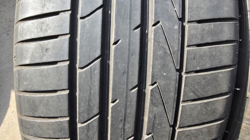 Letní pneu 225/50/17 Hankook - 2