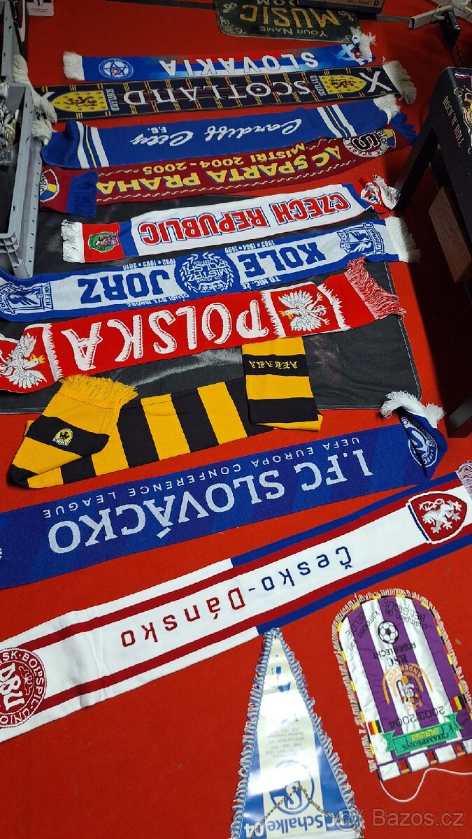 Šály a 2 vlajky - 2