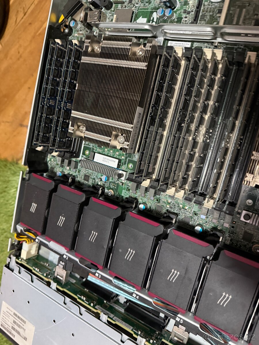 HP ProLiant DL360p Gen8 - 2