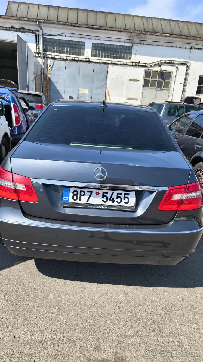 Prodám e220cdi W212 129 000kč - 2