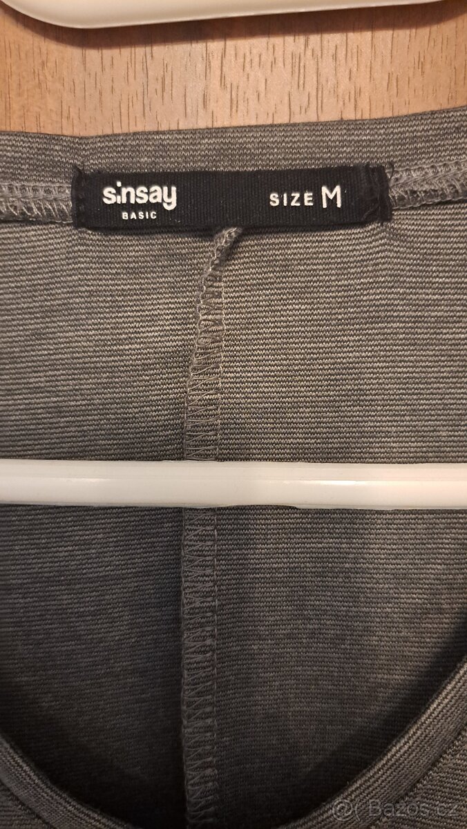 Šedé šaty s knoflíky na rukávech - 2