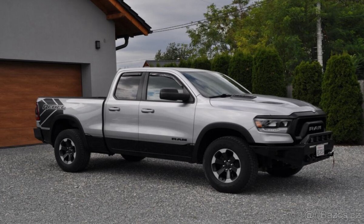Dodge RAM 1500 Rebel – 5.7 HEMI, WARN VR 12-S, LED - 2