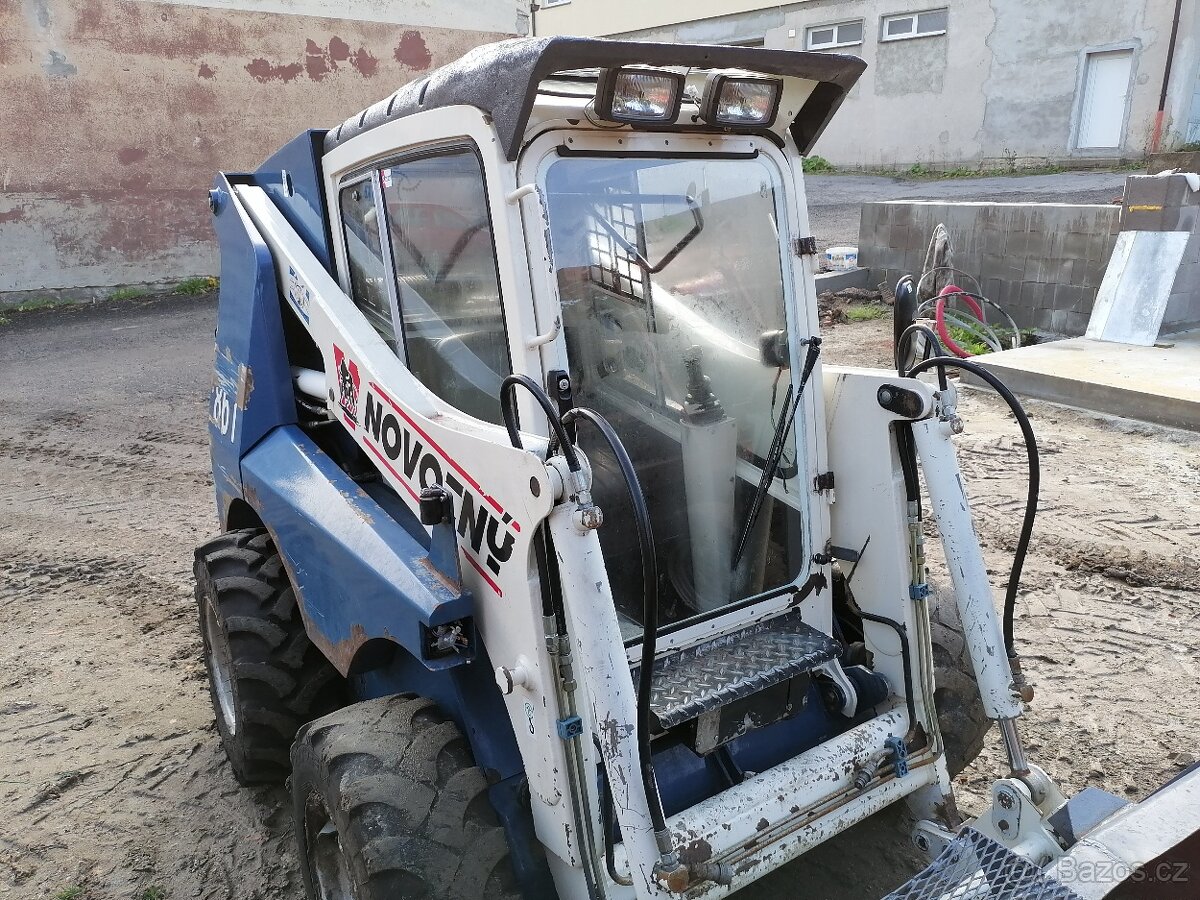 Smykem řízený nakladač Novotný 861, TP + SPZ, r.v 2013, moto - 2