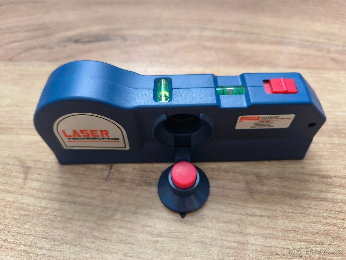 NOVÝ LASEROVÝ MĚŘÁK (3m) s vodováhou - 2