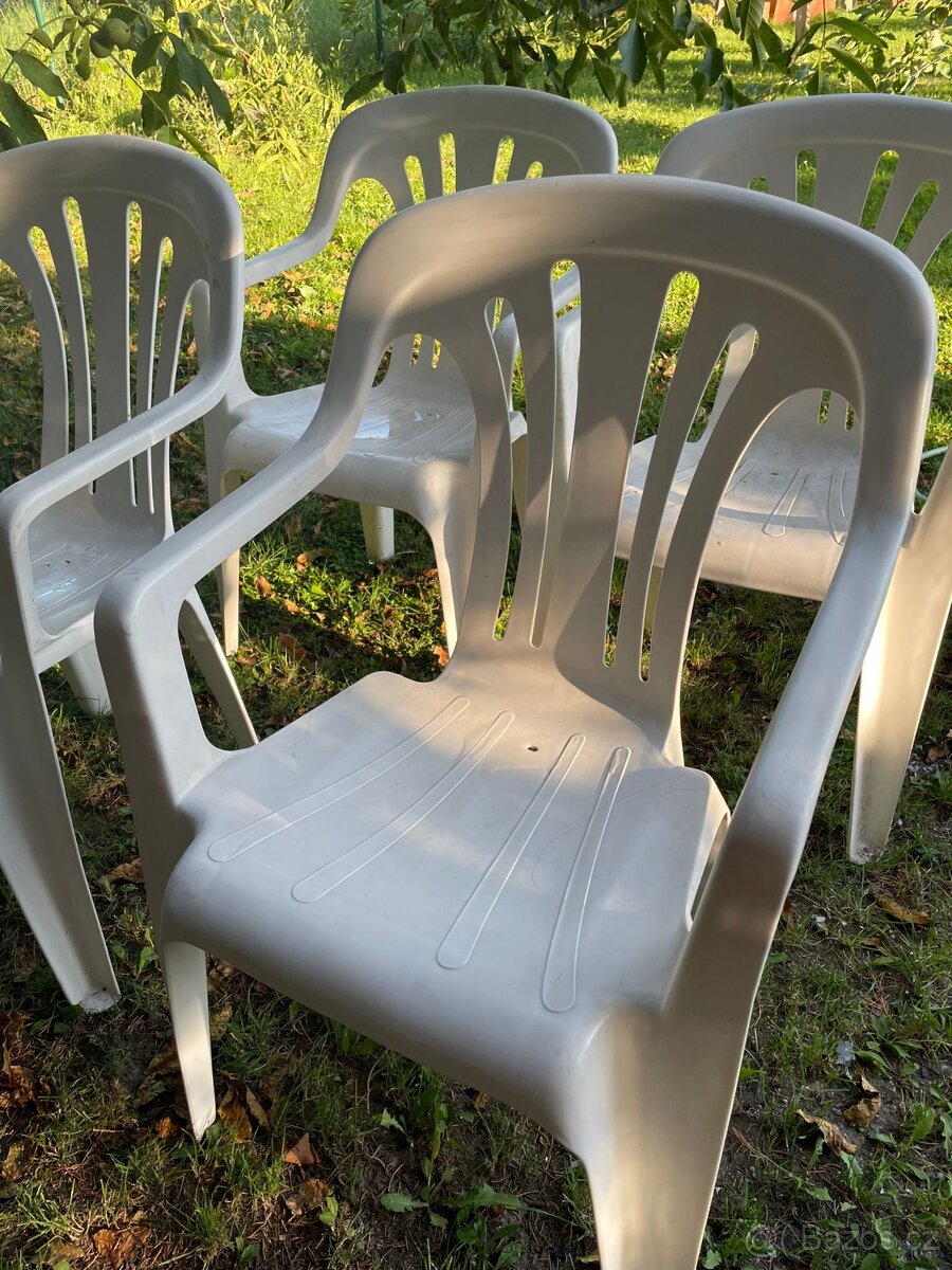 Plastové zahradní židle - 2