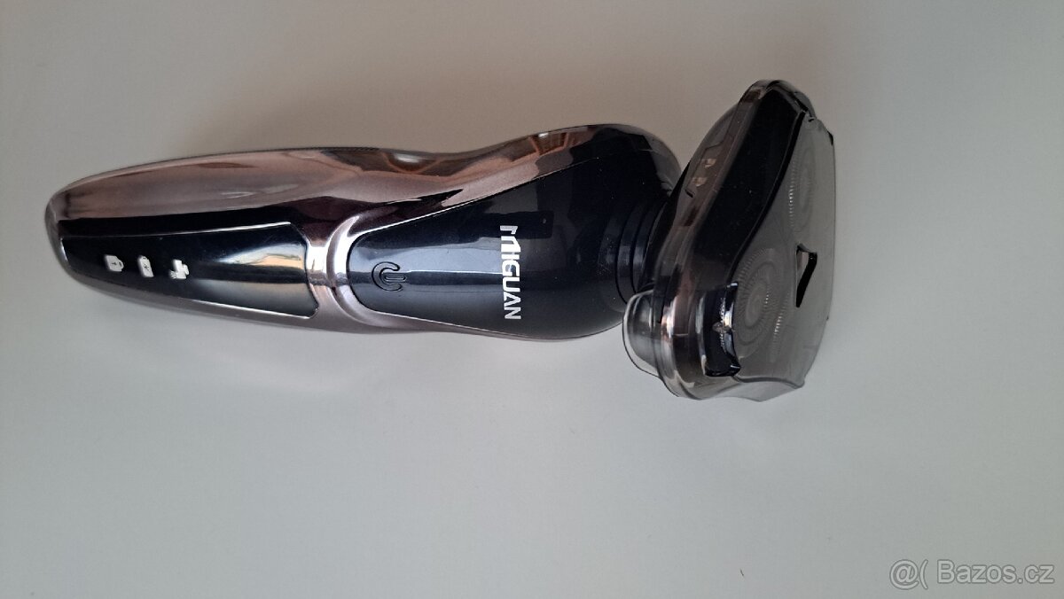 Holící strojek - 2