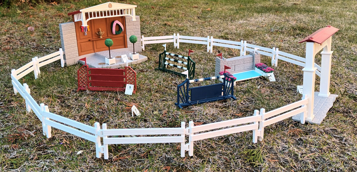 Schleich 42338 - Velký jezdecký turnaj - 2