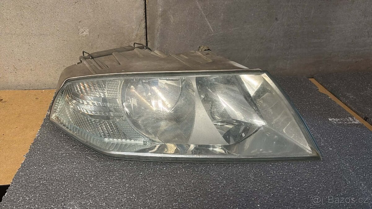 Škoda Octavia 2 - ND - PŘEDNÍ SVĚTLA - 2