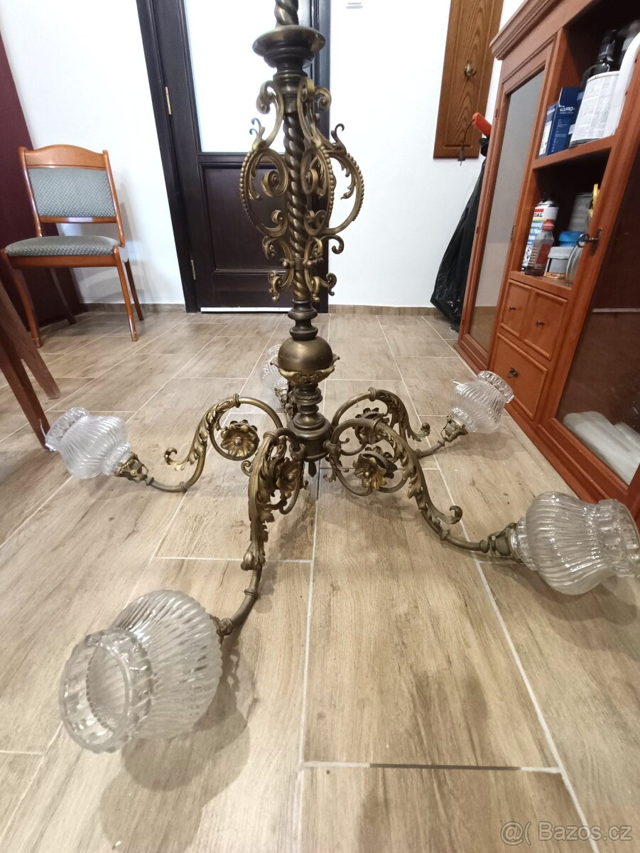 mosazný lustr 5 ramen - 2