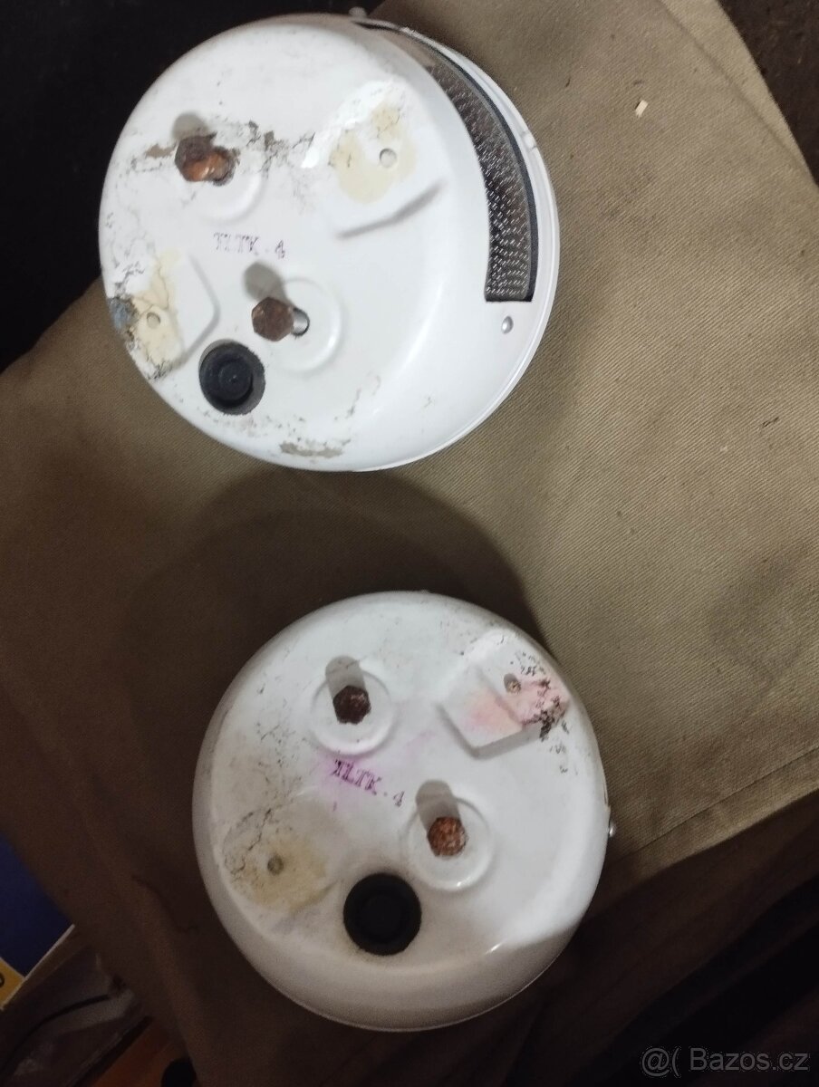 Tatra, Praga, Zetor -zadni svetla - 2