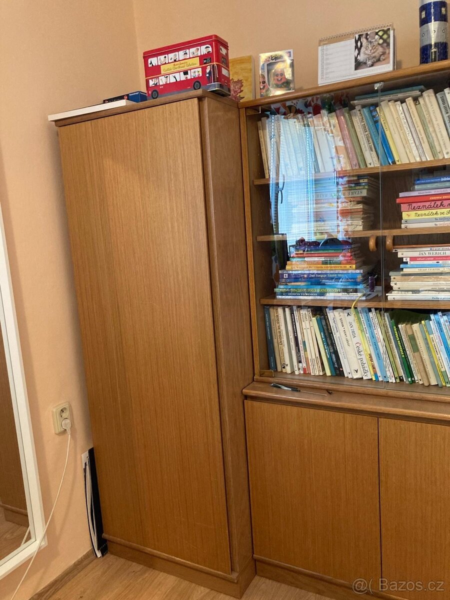 Nábytek Universal - skvělý stav, levně - 2