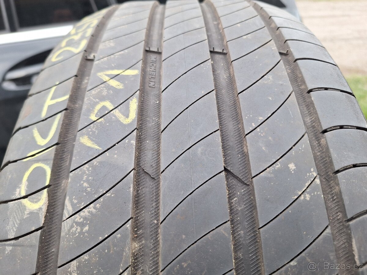 Prodám letní pneu 235/55/19 105w Michelin - 2