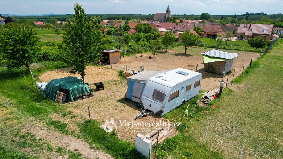 Prodej stavebního pozemku, 1.544 m2 - Hnanice, okr Znojmo - 2