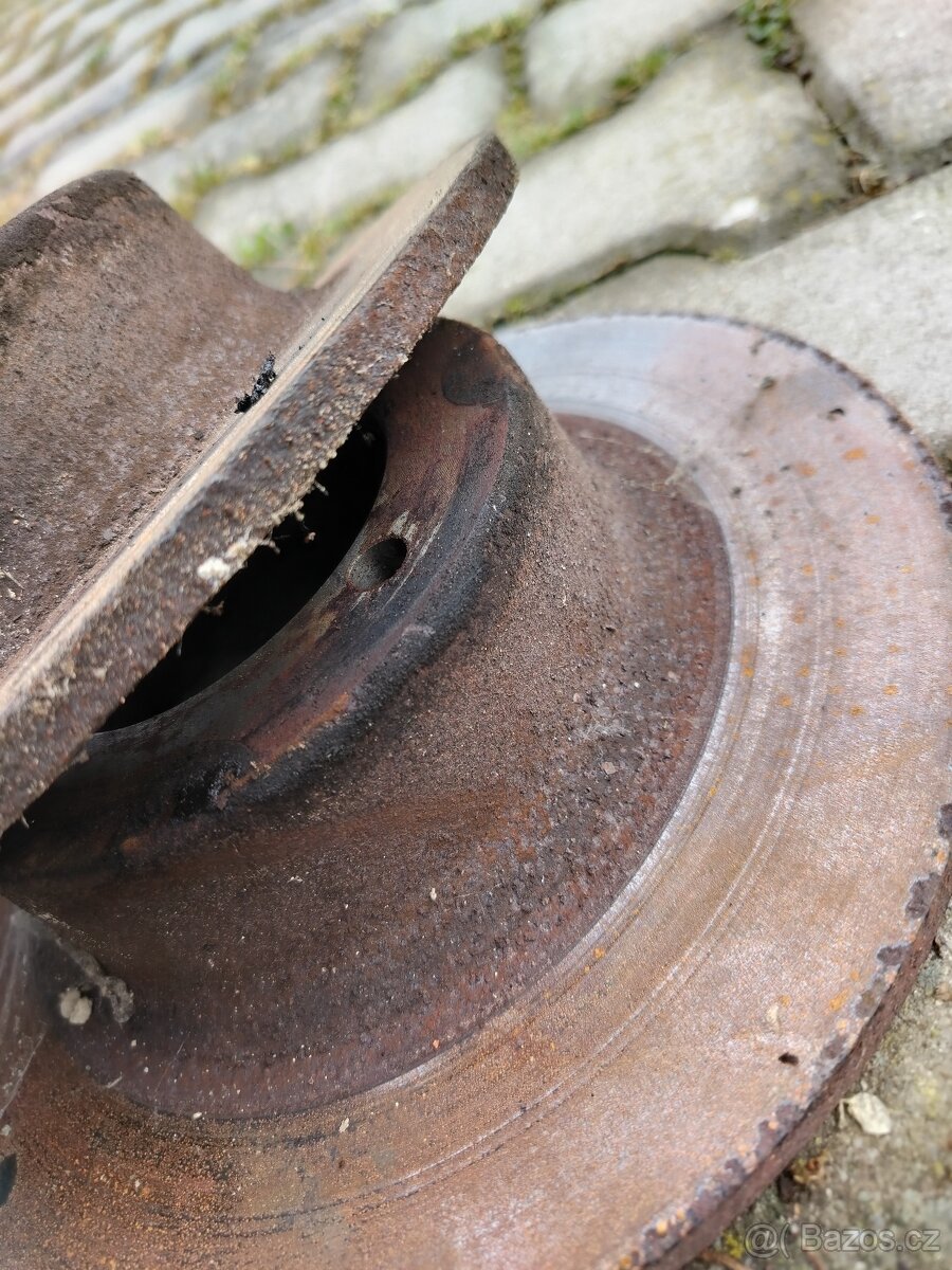 Prodám na Škoda 130 brzdové kotouče - 2