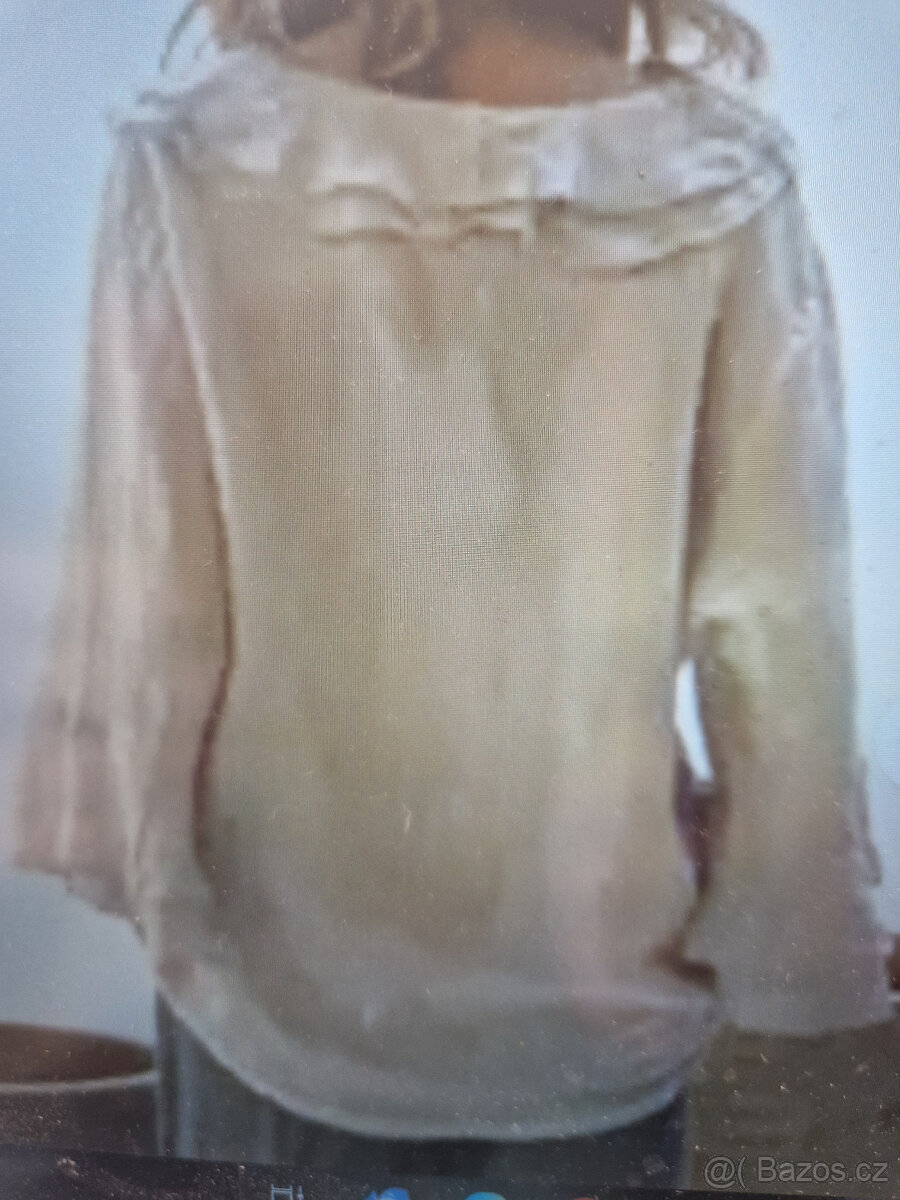 Halenka s výstřhem a vodou - volán- béžová - 2