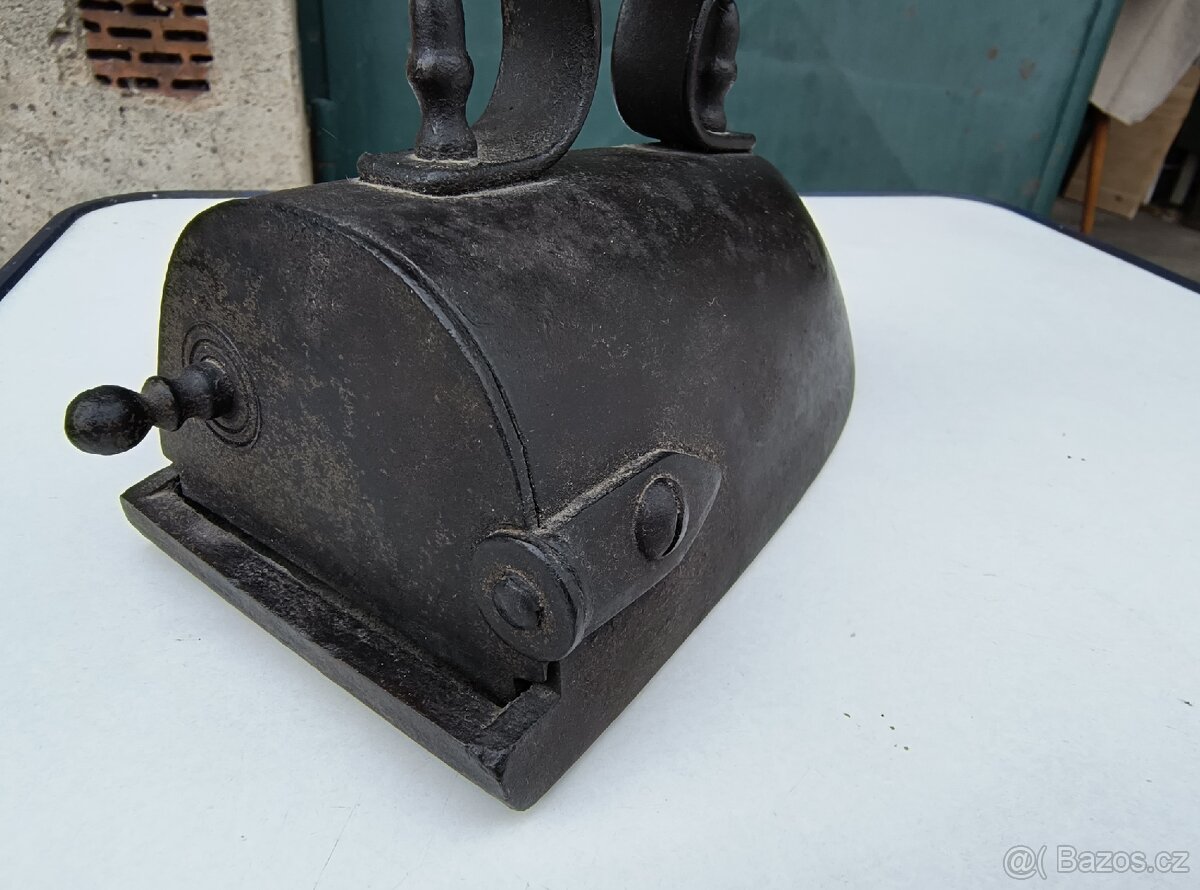 Starožitná žehlička - 2