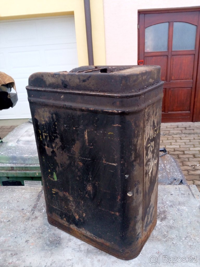 Starý kanistr. - 2