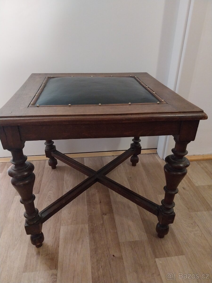 Dřevěná židle (sedák) s kůží - 2