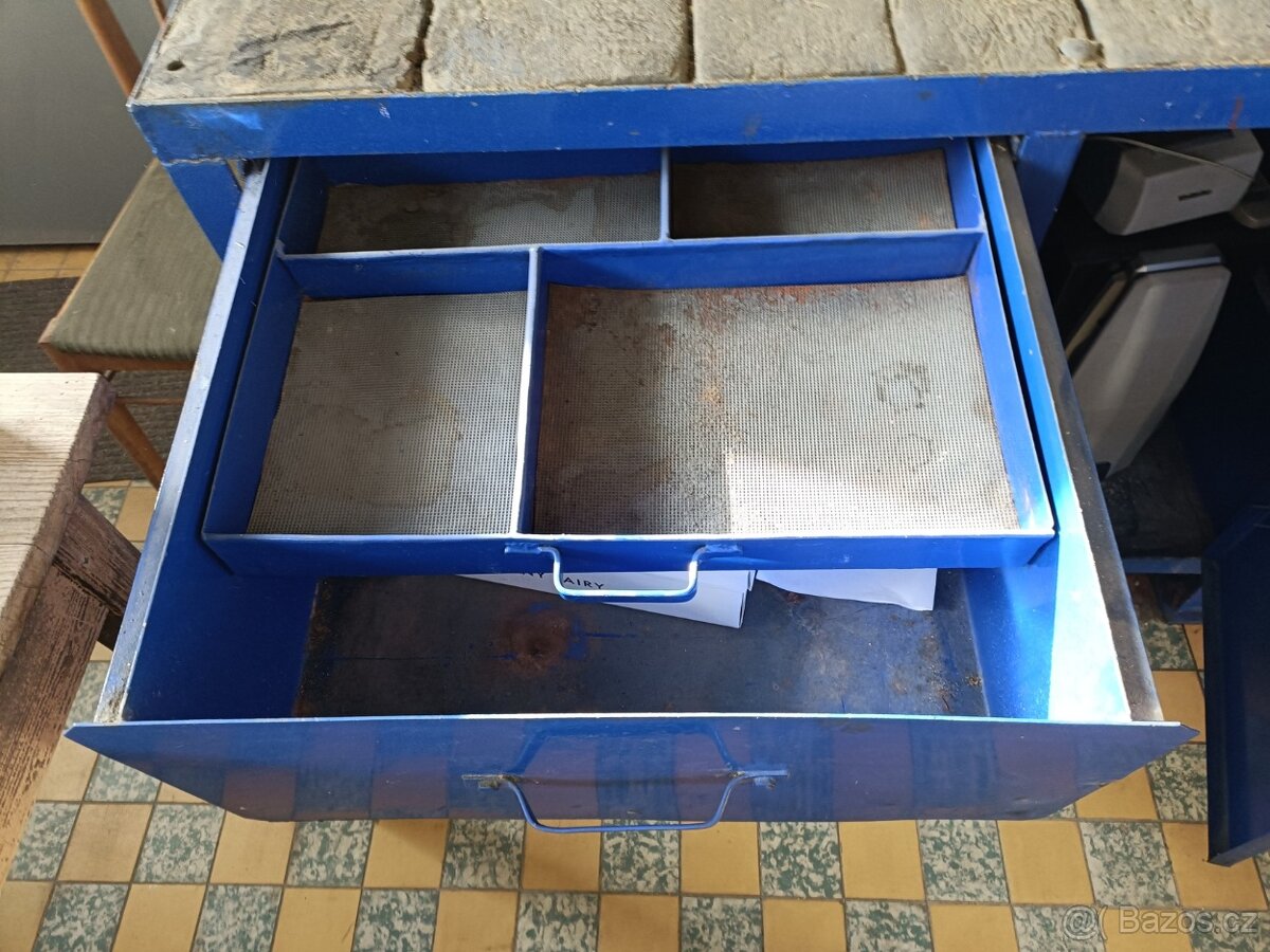 Masivní průmyslový dílenský stůl - ponk - 2