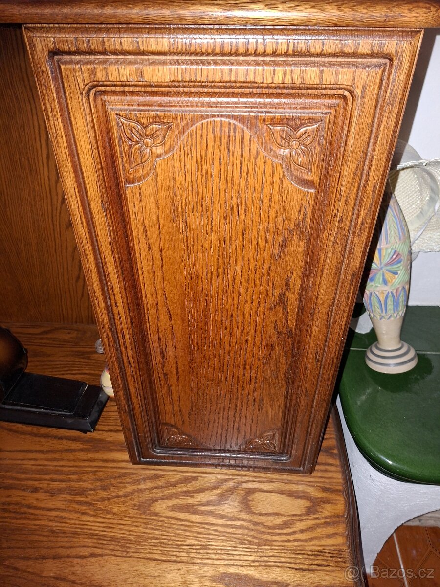 Rustikální stolek pod TV - 2