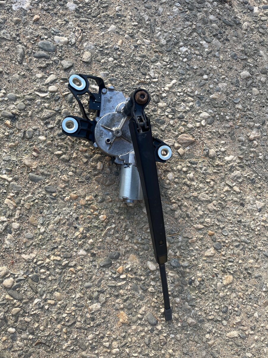 Páté vrata vw polo 6r 2011 - 2