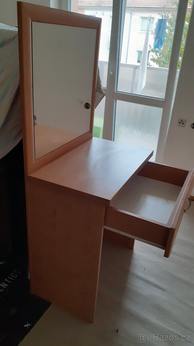 Toaletní stolek - 2