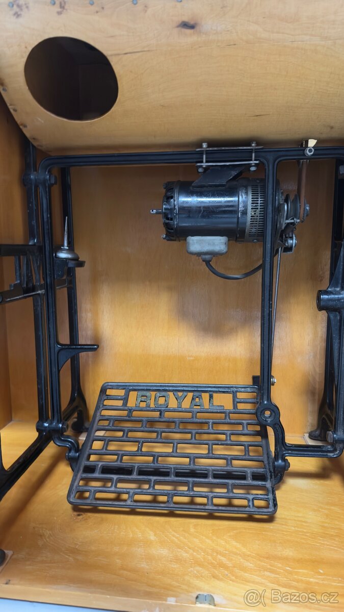 Elektrifikovaný šicí stroj Royal - 2