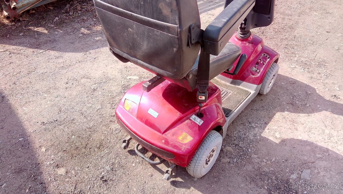 Elektrický invalidní vozík. - 2