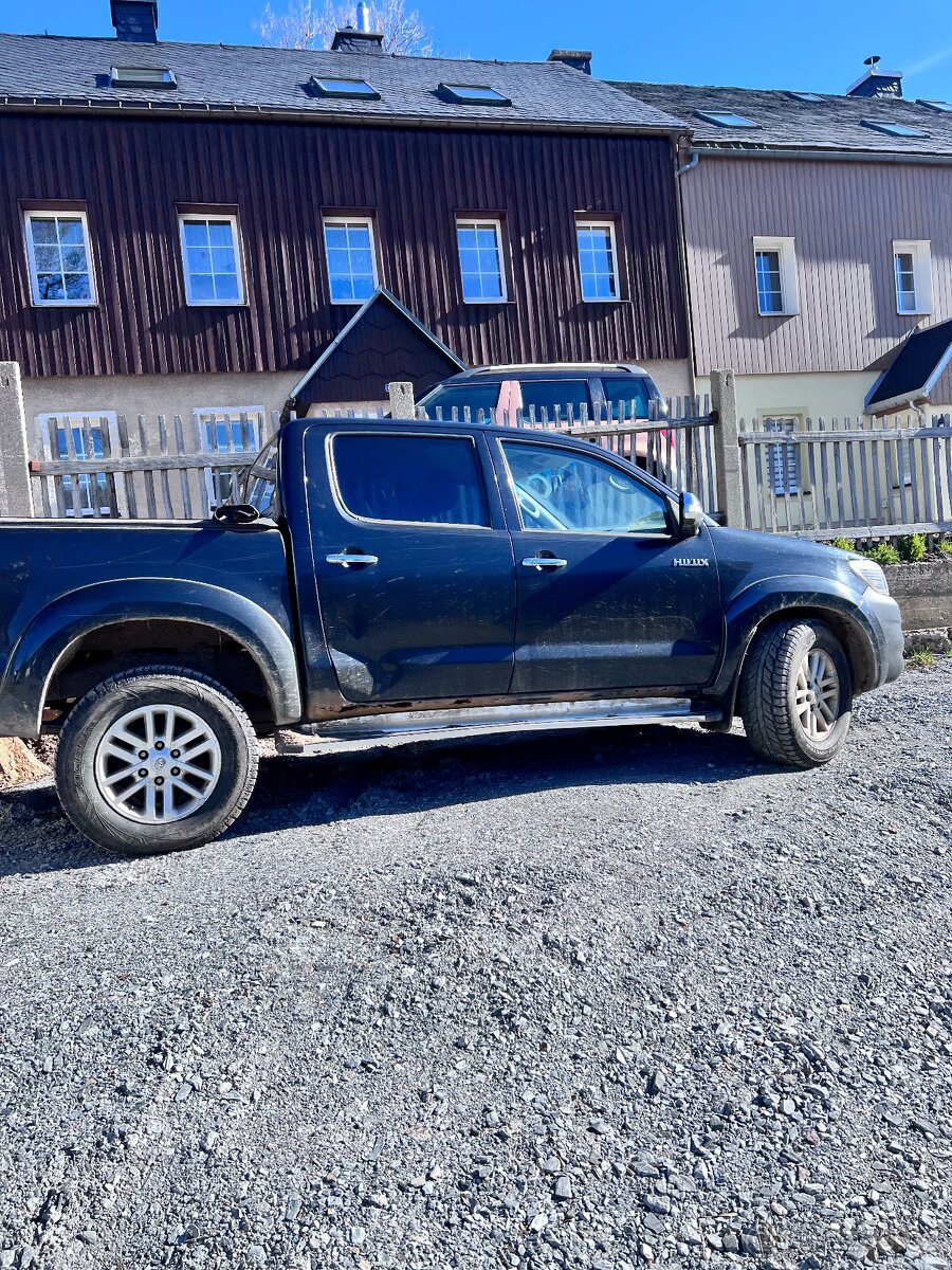 Toyota Hilux - 2