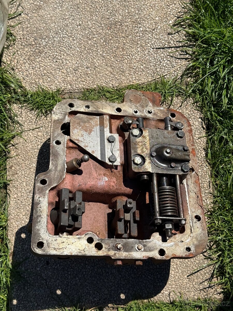 víko na zetor 80 11 nebo 80 45 - 2