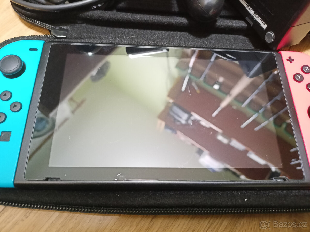 Nintendo Switch V2 s Chipem a Koženým pouzdrem - 2