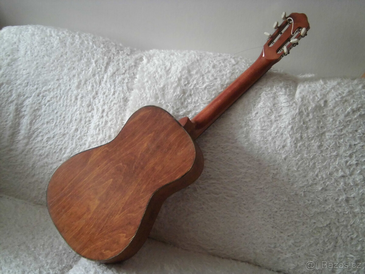 Kytara na vandr k ohni - 2